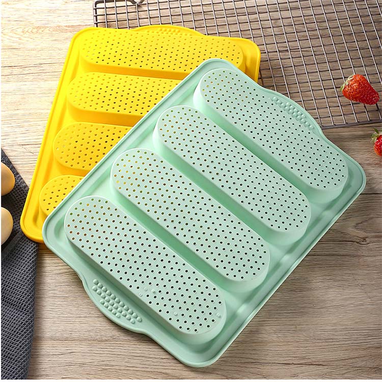 Heat resistant silicone baking pan